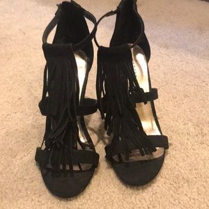 Fringes heels